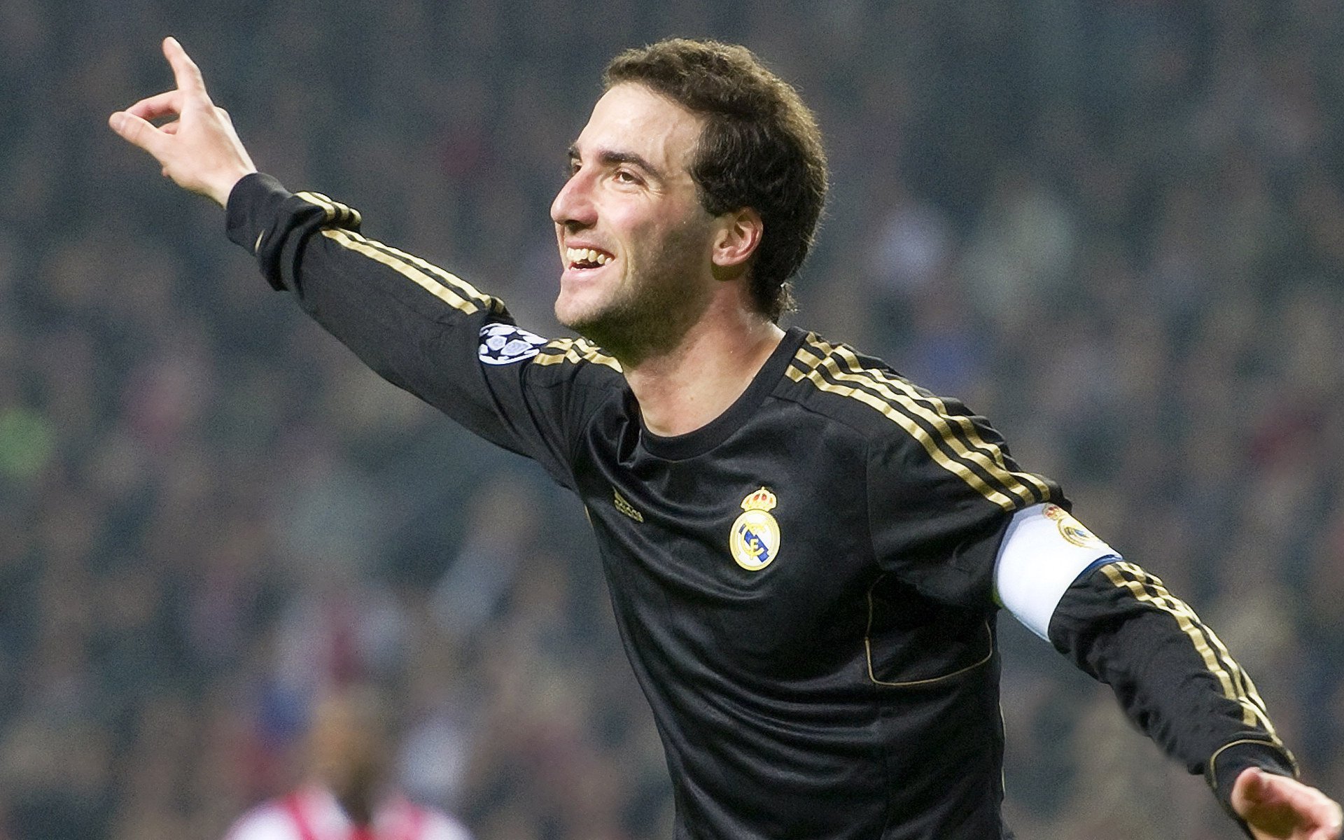 米兰体育官网下载-乔治·巴尔:全黑队的“防守型中场”,出色的拦截和传球能力让他成为球队中场支柱